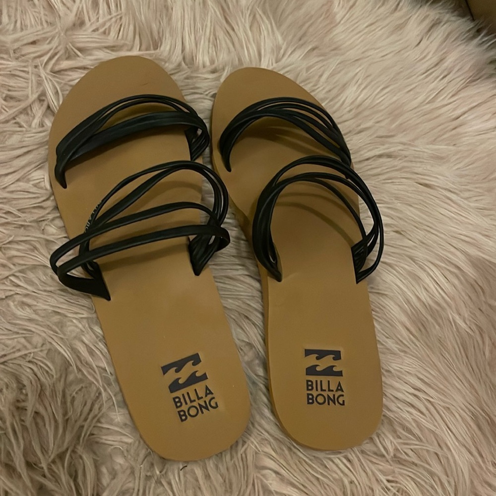 Billabong flip flops never worn